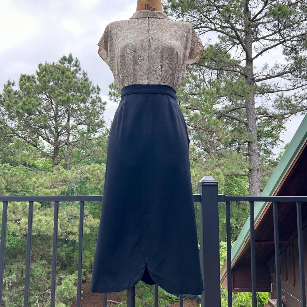 Vintage 50s Black Wool Gabardine High Waist Scallop Front Wiggle Pencil Skirt